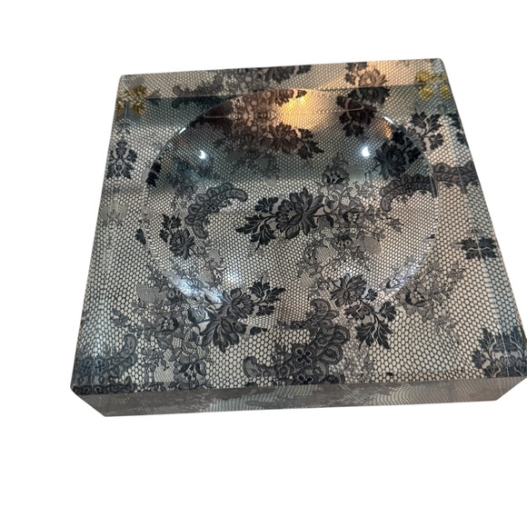 Elegant Black Floral Soap Dish - Picture 1 of 6
